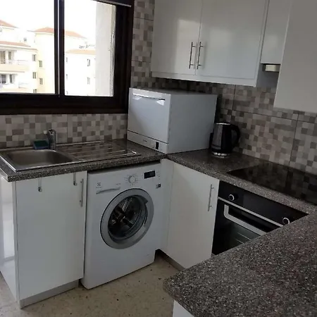 Kings Avenue - Natalia's Apartment *